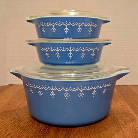 Pyrex Other - Pyrex Snowflake Blue Garland 3 Pc Casserole Set w/ Lids Vintage Collectible